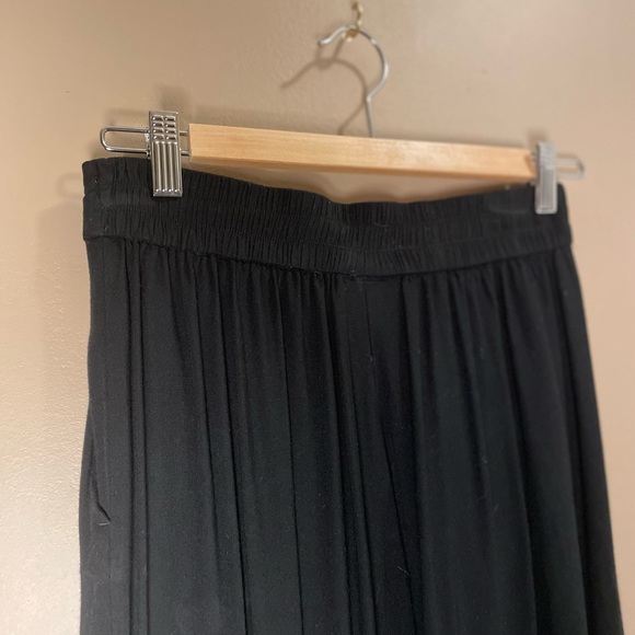 Monki - Black Super Soft Wide Lev Culotte Trousers - Picture 6 of 6